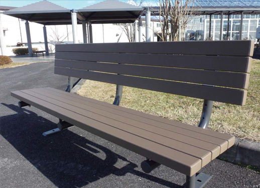 屋外公共パブリック用の遮熱機能人工木テンダーウッドプラスワンベンチの既存ベンチ補修工法。駅前、公園の痛んだベンチをリユースします。