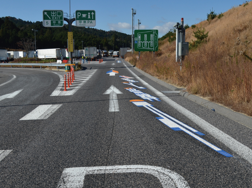 逆走対策ソリッドシートを通常走行方向から見た時