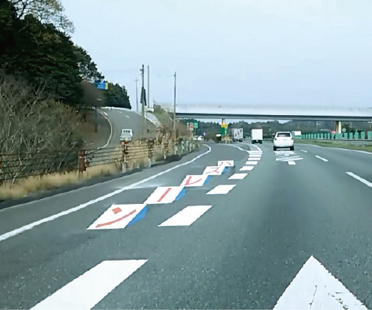 逆走対策ソリッドシート路側立体看板文字タイプ