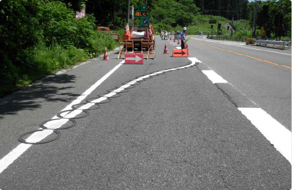 山形県 国道112号 月山区画線 工事現場