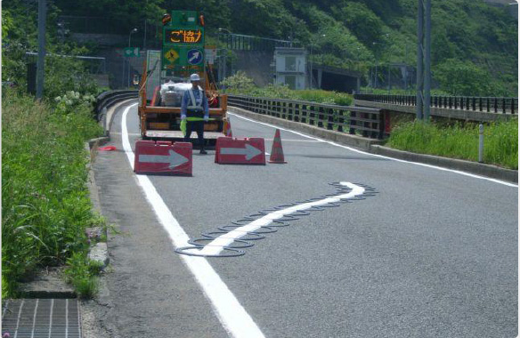 山形県 国道112号 月山区画線 工事現場