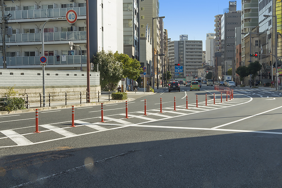 車線分離標 | 交通安全・防音製品 | 製品カテゴリで検索 | 施工実績