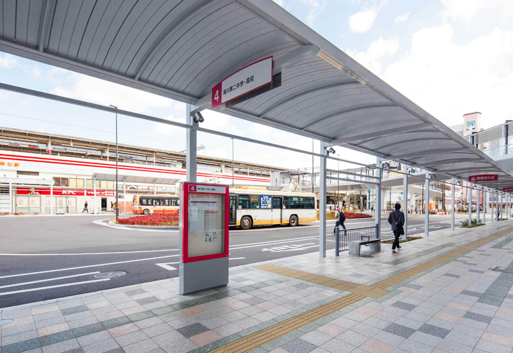 兵庫県尼明石市 JR明石駅前の通路シェルターTSシリーズ