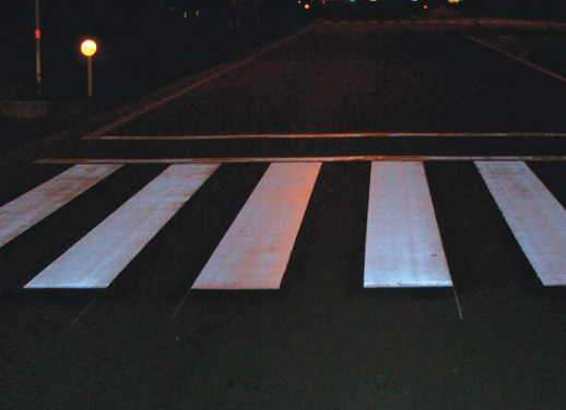 非リブ式高輝度 路面標示材ジスラインスーパーメガルクス（無鉛）道路区画線